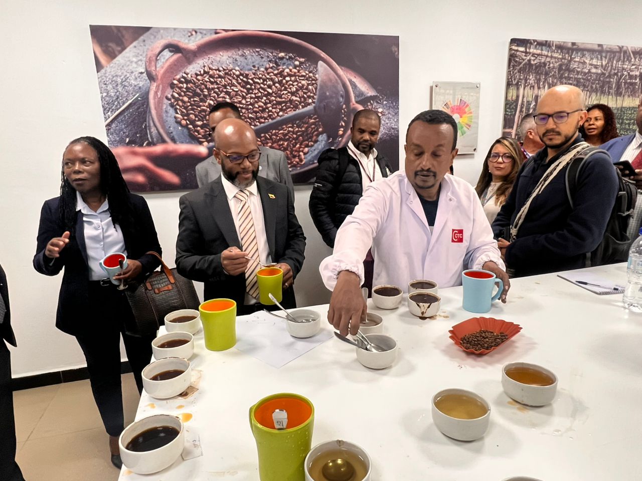 Delegación colombiana visita la Autoridad Etíope del Café y el Té